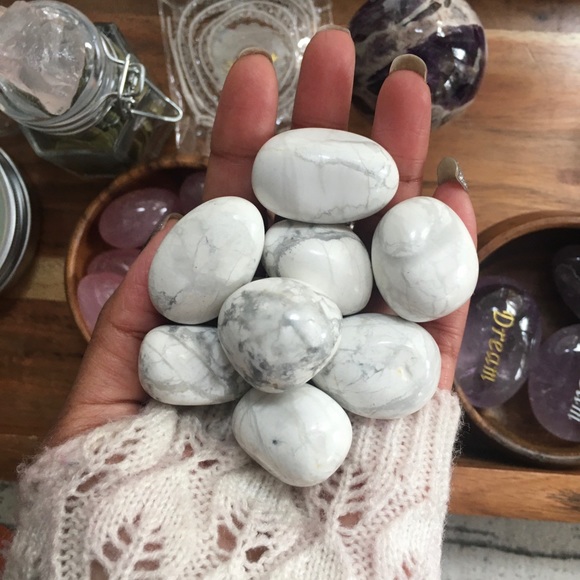 Howlite Tumbles (1pcs) Random selection. - Picture 3 of 5